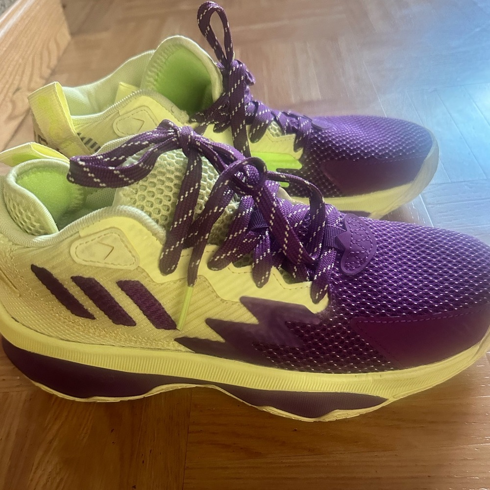 Adidas Dame 8